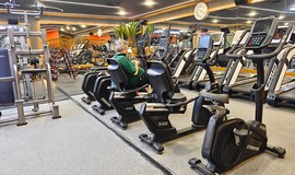 عکس سالن باشگاه بدنسازی ۱۱۰ پلاس کرج