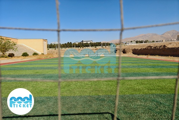 تصویر زمین چمن استخر دانشگاه هنر کرج