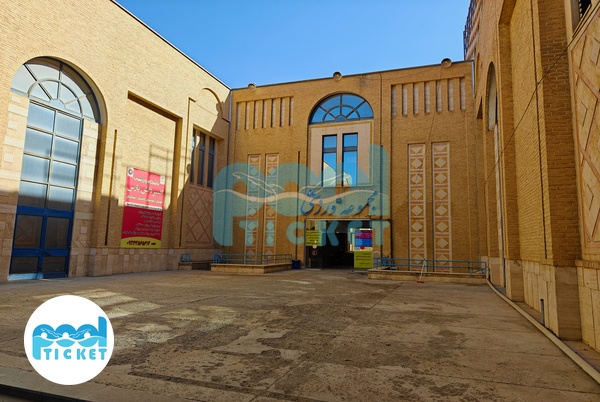 عکس ورودی مجموعه ورزشی و استخر دانشگاه هنر کرج