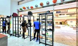 عکس فروشگاه کتونی پانیک اصفهان