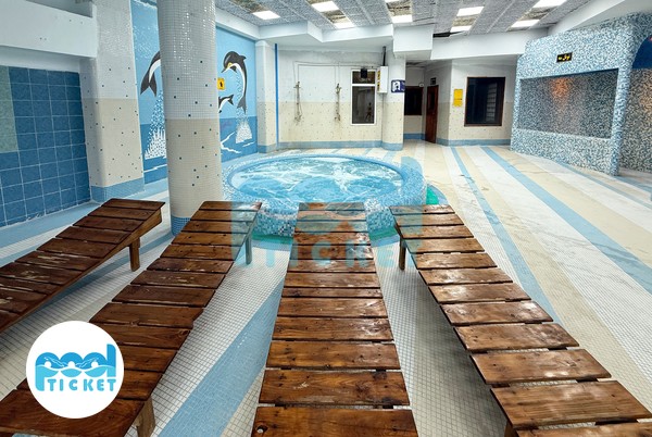 تخت استراحت و جکوزی استخر آقایان یاد یاران تصویر