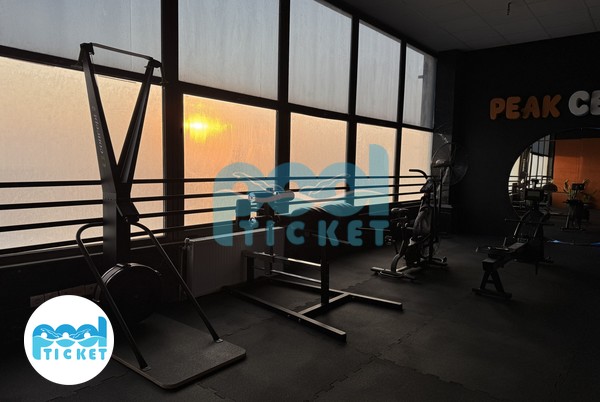 تصویر محوطه باشگاه بدنسازی پیک سنتر کرج