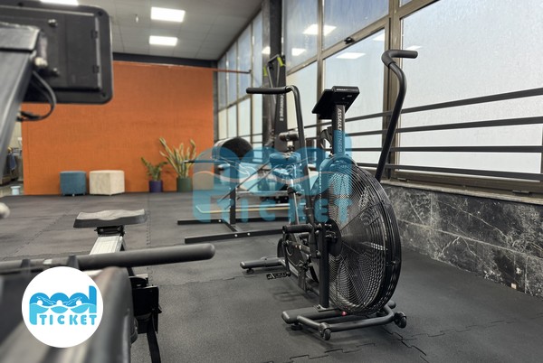 تصویر محوطه باشگاه بدنسازی پیک سنتر کرج