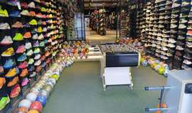 تصویر محیط فروشگاه لوازم ورزشی اسپرت ۷۲۴ مشهد