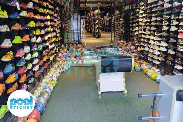 تصویر محیط فروشگاه لوازم ورزشی اسپرت ۷۲۴ مشهد