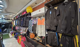 عکس‌های فروشگاه لوازم ورزشی توپ و تور قم