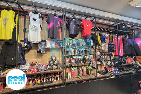 فروشگاه لوازم ورزشی توپ و تور قم عکسها